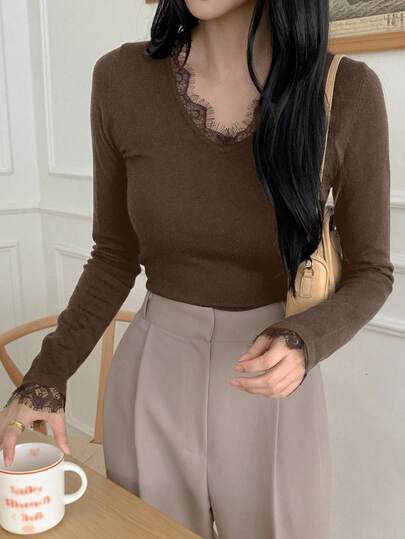 DAZY Solid Color Contrast Lace V-Neck Fitted Women Sweater