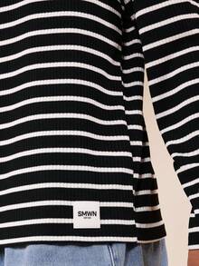 Camiseta masculina SUMWON de manga comprida com listras horizontais e gola redonda, modelagem regular, ideal para o dia a dia, outono, inverno e férias. Peça básica e essencial para o guarda-roupa. - Preto - Ver 6