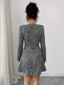 Modelyn Váy ngắn thanh lịch bằng vải tuýt xám cổ chữ U tay dài cạp chun dáng chữ A có đệm vai, túi giả - Xám - Xem 2