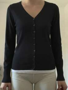 Cárdigan tejido clásico de mujer con cuello en V y botones frontales. - Negro - Ver 2