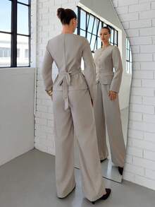 Siren Gaze 两件套女士职业套装，长袖衬衫搭配长裤和腰带，优雅专业，适合日常穿着、节日庆典、新年活动等场合。女士裤装套装，女士西装裤套装，职业装，女士套装，婚礼裤装。 - 杏色 - 查看 2