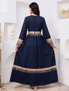 SHEIN Đầm dài tay dáng chữ A tay dài cho bé gái tuổi teen, màu xanh navy in hoa phối màu tương phản, thắt lưng dệt thủ công, kiểu dáng mới về mùa xuân/hè, thích hợp cho ngày lễ quốc khánh, trang phục truyền thống Ả Rập, áo khoác ngoài, Jalabiya, Abaya, Ramadan, đồ đôi mẹ con, chất liệu ren, mềm mại, nhẹ nhàng và thoải mái. - Xanh đậm - Xem 2