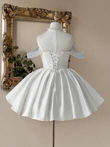 Lovelzi 优雅奢华的白色缎面拼接网纱，手工渐变仿珍珠装饰，露肩落袖A字短款派对连衣裙 - 白色 - 查看 4