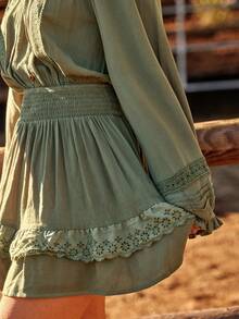 WESTFADE Vestido mini de manga larga con cuello de corbata, botones delanteros, cintura fruncida de crepé y encaje floral, volantes escalonados, ajuste acampanado. Atuendo de invierno, bohemio, casual, lindo, para fiestas, Navidad, Año Nuevo, estilo occidental para mujer - Verde - Ver 4