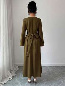 Al Najma 女士针织绿色长袖水钻装饰腰部喇叭优雅阿拉伯连衣裙 - 綠色 - 查看 2