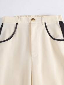 这款极简撞色慵懒垂坠休闲裤采用高腰阔腿设计，巧妙遮掩赘肉，拉长身形，是通勤和休闲穿着的理想之选。垂坠面料不易起皱，是懒人必备，轻松打造纤长美腿的视觉效果。