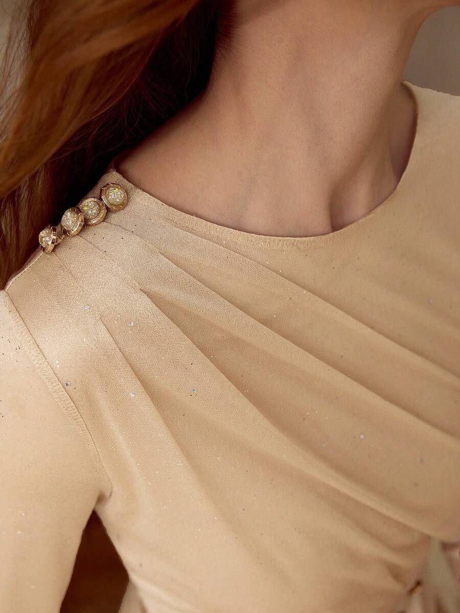 MOTF PREMIUM 女士褶裥修身长袖连衣裙 - 卡其色 - 查看 2