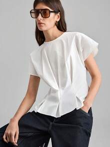 Ontre 2025 New Arrival Women's Casual Collared Blouse With Flutter Sleeves And Cinched Waist, White, Minimalist & Fashionable, Suitable For Spring/Summer, Daily Wear, Commuting, Business Casual, High-Quality Material Modern Urban Casual Fashion Business Casual Women's Office Wear Low-Key Old Money Style Effortless Temperament High-End Urban Commuting High-Quality Airport Women's Wear High-End Material High-End, Elegant, Old-Fashioned Cruise Attire For Wedding Guests Low-Key And Durable Basic Style Formal