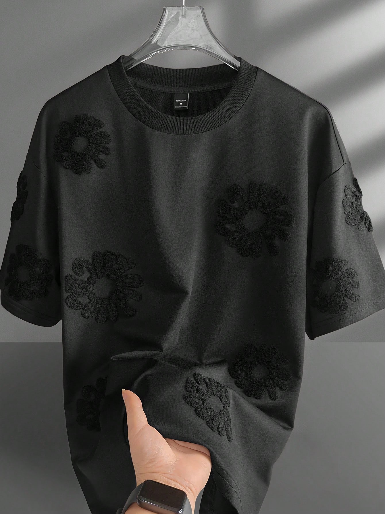 Manfinity EMRG Men's Letter Embossed Round Neck Casual Loose Fit T-Shirt Mens Short Sleeve T-Shirt B