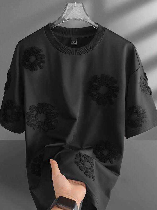 Manfinity EMRG Men's Letter Embossed Round Neck Casual Loose Fit T-Shirt Mens Short Sleeve T-Shirt Black Graphic T-Shirt Men S T-Shirt Graphic Tee Men S Black Graphic Tee