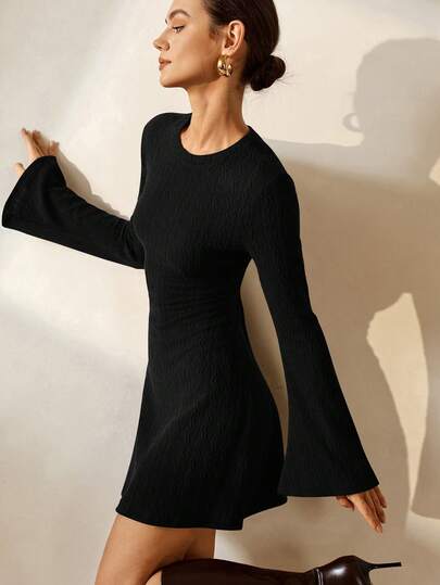 Lymera 女士纯色圆领喇叭袖小众设计修身短连衣裙