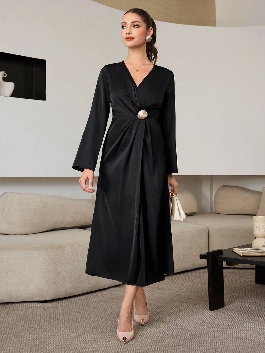 Modelyn Đầm nữ màu đen đính nút kim loại satin thời trang mới - màu đen - Xem 1