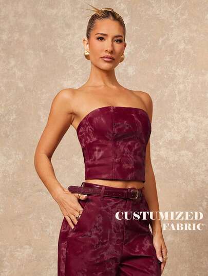 Lumalex VITNOS 新款春季系列，女士/酒红色仿皮两件套，含腰带，采用定制高端面料，包括一件短款抹胸上衣和一条带口袋的阔腿裤，展现新年魅力、歌舞女郎风情、实用时尚，红色上衣，酒红色女装，优雅派对装，假日度假装，女士休闲装，商务休闲装，女士服装，女士正装，职业套装。