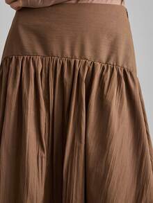 Ontre 2026春夏新款棕色高腰百褶女裙，现代优雅浪漫休闲通勤办公适用，也适合婚礼宾客、海滩度假、音乐会、派对等场合。 - 棕色 - 查看 6