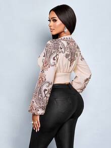 SOLERSUN 秋冬女装：优雅休闲，适合日常穿着。杏色和棕色印花设计。梭织无弹面料。V领。长袖。灯笼袖。褶裥袖口。前后褶裥。上衣/衬衫。 - 杏色 - 查看 2