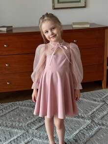 SHEIN 少女纯色针织网纱泡泡袖修身A字法式连衣裙。粉色网纱蝴蝶结连衣裙。少女特殊场合连衣裙，粉色连衣裙，休闲简约舒适翻领泡泡袖网纱拼接连衣裙，适合婚礼季、圣诞节、生日礼物、派对穿着，也适合母女/姐妹装。返校季。 - 粉色 - 查看 2