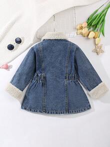 Elladie kids 1 件女童牛仔夹克，休闲时尚可爱中长腰收腰蓝色水洗牛仔夹克，带仿毛领装饰，适合秋冬日常外出 - 中等水洗藍 - 查看 2