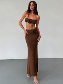 Aloruh Conjunto de 2 peças para mulheres, composto por Top Floral Romântico com Amarração Sem Alças e Saia Longa Maxxi Floral de Cintura Baixa, na cor Damasco - Café - Visão 4