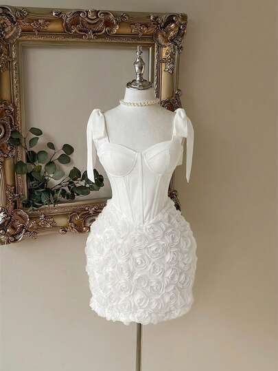 Lovelzi Vestido corto elegante, romántico y sexy de color rosa sin tirantes con tela floral 3D, cintura ajustada y silueta entallada, apropiado para fiestas y cócteles