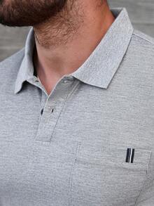 Manfinity Homme 男士短袖Polo衫和长裤套装，饰有装饰性织带口袋，适合居家、外出、聚会等休闲场合。这款两件套休闲套装，尽显绅士风范，适合日常休闲、周末旅行、户外活动、探险旅行、轻松的工作环境或半正式场合。也是送给男友/丈夫、周年纪念日/生日、派对、圣诞节、新年、婚礼等场合的理想礼物。 - 灰色 - 查看 2