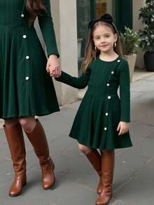 Emery Rose Kids Váy len dệt kim cổ tròn tay dài màu xanh lá cây cổ điển vừa vặn cho bé gái tuổi mới lớn, phù hợp cho mùa thu đông, màu đỏ cho Giáng sinh, trang phục dự tiệc, trang phục hàng ngày đến trường, sinh nhật - màu đen - Xem 3