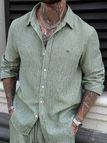 Manfinity CasualCool 男士亚麻绣花领休闲长袖衬衫男士亚麻衬衫男士纹理衬衫男士绿色衬衫，长袖上衣，男士秋季户外 2025 男士秋季衬衫，适合秋季，老钱风格 - 綠色 - 查看 4