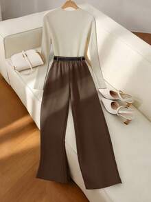 Franclia 2 件套女士优雅修身 V 领长袖 T 恤和直筒裤，配金属腰带，通勤装，秋季 - 杏色 - 查看 2