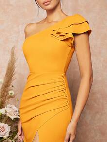 SHEIN Belle Solid Color Ruffle Asymmetric Neckline High Slit Elegant Bridesmaid Dress - Yellow - View 3