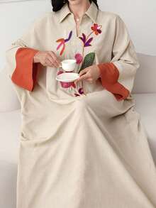 SHEIN Najma CURVE 大码优雅领蝙蝠袖撞色刺绣袖口连衣裙 - 彩色 - 查看 4