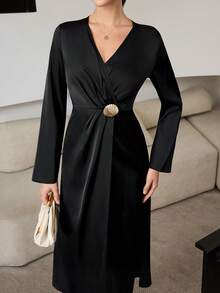 Modelyn Đầm nữ màu đen đính nút kim loại satin thời trang mới - màu đen - Xem 5