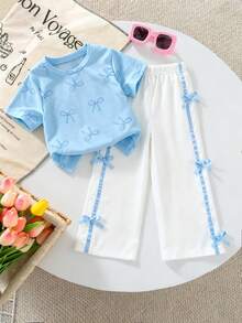 Elladie kids 女童T恤套装，圆领短袖上衣饰有印花蝴蝶结，搭配侧边系带蝴蝶结休闲裤，宽松版型，蝴蝶结细节，休闲优雅风格，适合夏季外出穿着。 - 藍色 - 查看 4