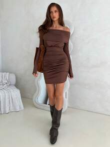 Aloruh Vestido mini ajustado de manga larga con volantes y hombros descubiertos, color marrón sencillo y elegante, adecuado para el invierno, Año Nuevo, fiestas y ocasiones elegantes para mujeres - Marrón - Ver 5