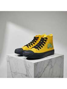 Tenis unisex estampados para mujer, hombre diseño moderno y versátil; perfectos para un look urbano, casual y lleno de personalidad. Ideales para combinar con jeans, pantalones, shorts y vestidos, brindando comodidad, soporte y un toque creativo en tu día a día, escuela, trabajo, viajes y actividades al aire libre. Disponibles en variedad de estampados para expresar tu estilo único. - Yellow and Black - Ver 3