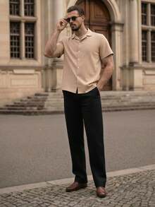 Manfinity VCAY 男士休闲通勤卡其色短袖衬衫和松紧腰裤套装 - 杏色 - 查看 1