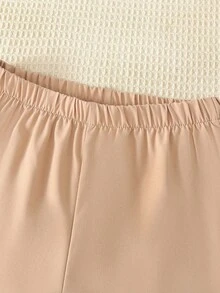 SHEIN 2件套青少年男童套装，儿童针织舒适长袖Polo衫二合一，时尚青少年胸前印花设计上衣搭配卡其色休闲裤，松紧腰设计，宽松版型，适合秋季度假、日常穿着等场合。 - 酒紅色 - 查看 4