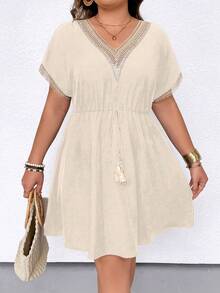 SHEIN LUNE Vestido casual de talla grande para mujer con mangas de murciélago de encaje en contraste y cintura con cordón con flecos