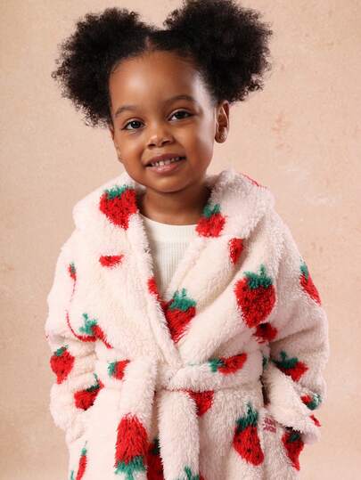 SUMWON Bata de niña con capucha y cinturón, estampado de fresa esponjoso, cómoda bata de baño para uso casual y vacaciones, ropa de dormir de invierno
