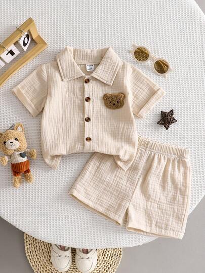 SHEIN Playful Pals 2pcs Baby Boys' Casual Simple Collegiate Cotton Short Sleeve Shirt And Shorts Set, Front Bear Decor, Lively & Cute, Suitable For Daily Wear, School, Outings, Spring/Summer Getaway, Holiday, Travel, Relax, Sunbathing Baby Boy Shirt And Short Set Toddler Boy Linen Set Baby Boy Beige Outfit Baby Casual Sets