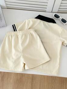 SHEIN Explorewe Genkimix 男童数字印花休闲 Polo 衫 + 数字印花织带装饰休闲短裤两件套 - 杏色 - 查看 2