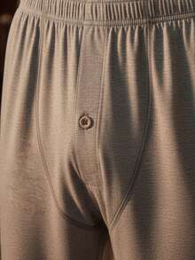 Conjunto térmico para hombre, clásico y casual, colores lisos sin estampado. Camisa de manga larga, cuello redondo. Pantalón de pierna recta semi-entobado, ajuste de cintura natural con resorte ligero, tela de poliéster y elastano. Bragueta con cierre de botón. Interior muy suave, cálido y agradable con tu piel, ideal para temporadas de otoño e invierno. En algunos colores el tono puede variar. - Gris Claro - Ver 4