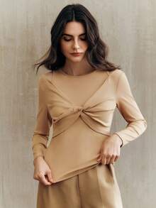 Anewsta 纯色优雅交叉前襟长袖镂空肩部弹力女式打底衫 - 卡其色 - 查看 3