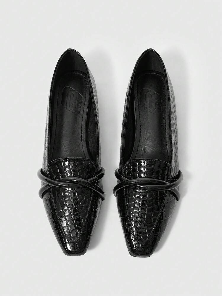 Sleekvia 女士方头平底鞋，黑色压花交叉带，软底舒适复古乐福鞋，日常通勤办公室平底鞋 - 黑色 - 查看 1