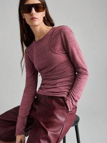 Ontre 女士圆领基础款二合一长袖上衣，修身百搭，适合都市通勤、商务休闲、办公室穿着，也适合情人节派对等优雅场合，黑色基础款上衣，适合外出穿着。 - 紫色 - 查看 7