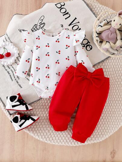 SHEIN Playful Pals Set de 2 piezas de body de manga larga con estampado de cerezas y pantalones acanalados tejidos para recién nacidos, conjunto cómodo y lindo para primavera/otoño