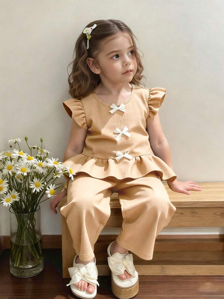 SHEIN Vintaside Kids 女童夏季新款圆领蝴蝶袖荷叶边蝴蝶结装饰衬衫和直筒短裤套装，休闲复古时尚 - 卡其色 - 查看 1