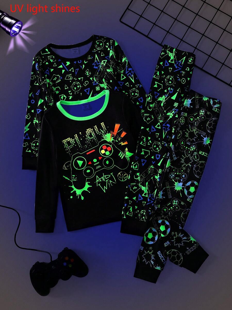 Conjunto de 4 piezas de pijama casual de otoño para niños pequeños, top de manga larga suave con estampado de fútbol de dibujos animados y mando de juego que brilla en la oscuridad, ajuste ceñido - Multicolor - Ver 1