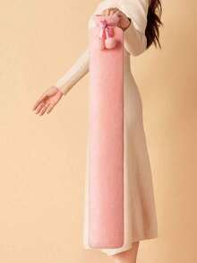 1个2250毫升长形热水袋，注水式暖手宝，防爆，冬季保暖用品，适用于热疗，温暖女孩，热敷，温暖腹部、肩膀、腰部（由于批次不同，内衬的线条和颜色可能有所差异。由此造成的不便，敬请谅解。丝带面料，罗纹颜色、图案随机发货）。 - 毛絨款 - 查看 7