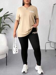 SHEIN EZwear 大码字母印花圆领短袖上衣和黑色打底裤两件套 - 彩色 - 查看 1