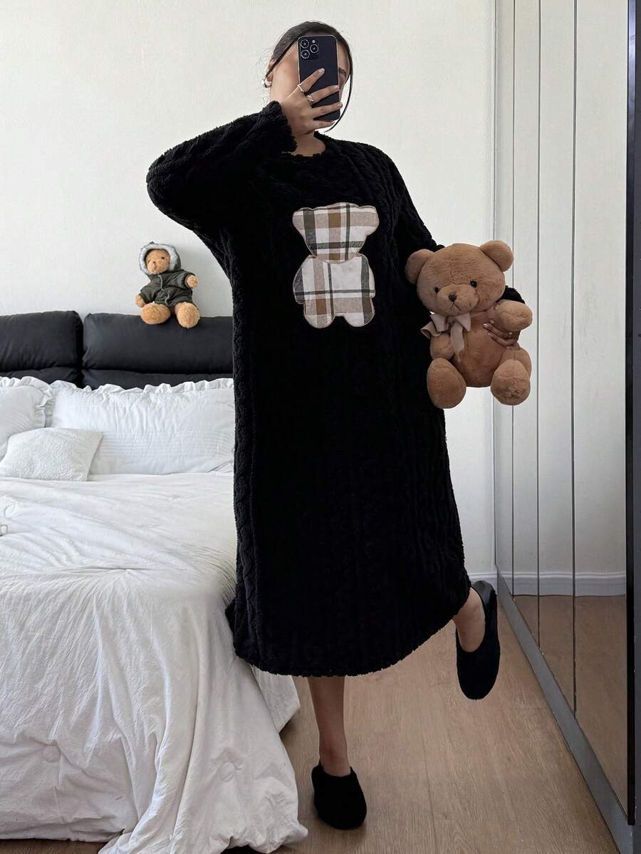 SHEIN 大码女式柔软格纹小熊刺绣长款睡裙，哞哞睡衣