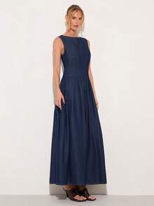 COSMINA 女士优雅无袖船领拼接褶皱长款牛仔连衣裙，通勤和办公穿着皆宜，四季皆可 - 中等水洗藍 - 查看 5